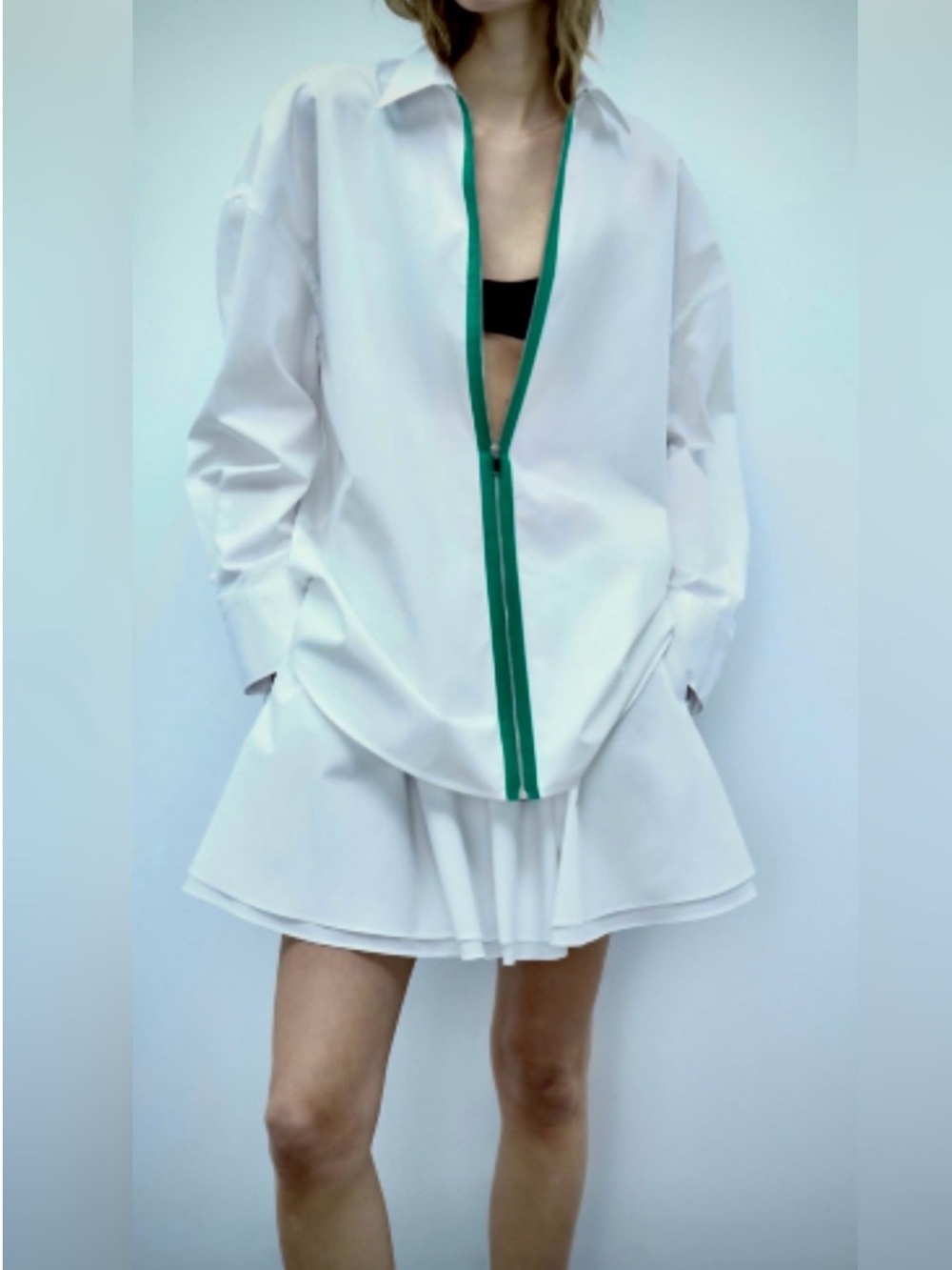 VOLUMINOUS DOUBLE LAYERED MINI SKIRT
WHITE